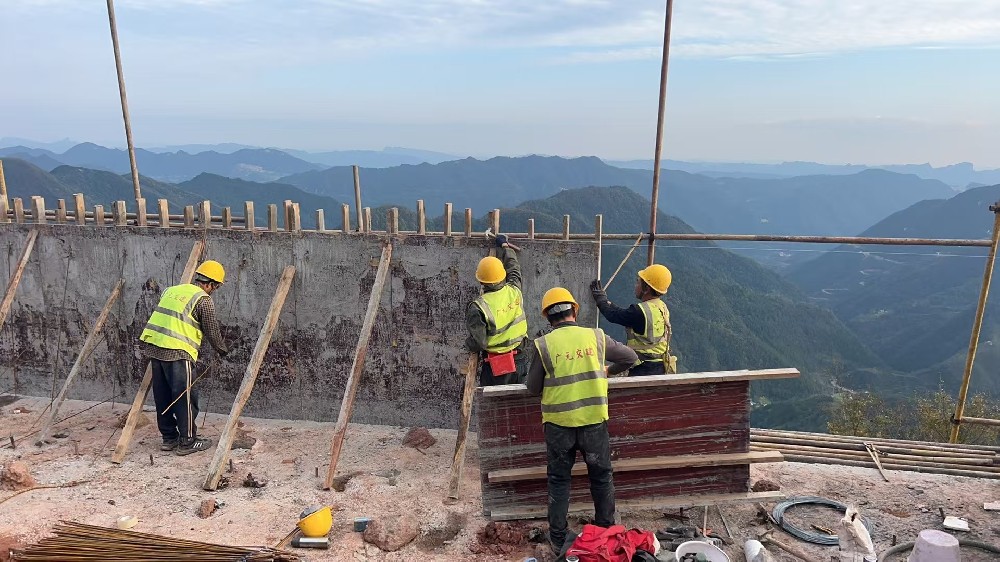 筑路修橋后，群山闊然時 ——劍閣縣下寺至利州區(qū)月壩公路項目（三個石至硝洞埡段）高質量建設側記